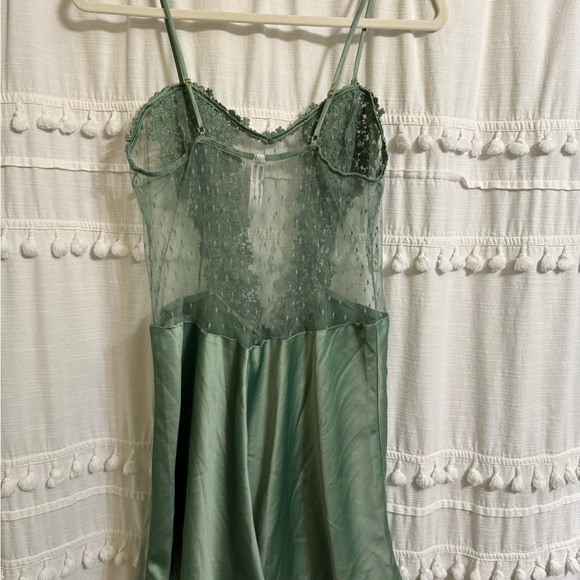 FLORA NIKROOZ Showstopper Charmeuse Chemise in Forest Green Slip Dress Medium - Picture 8 of 11